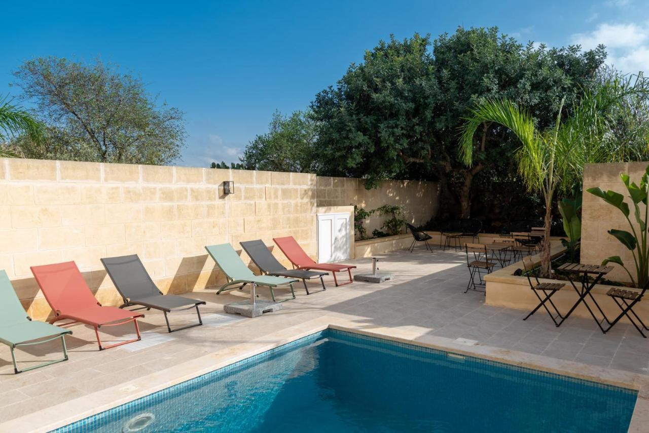 The Carob Tree Bed & Breakfast Victoria Luaran gambar