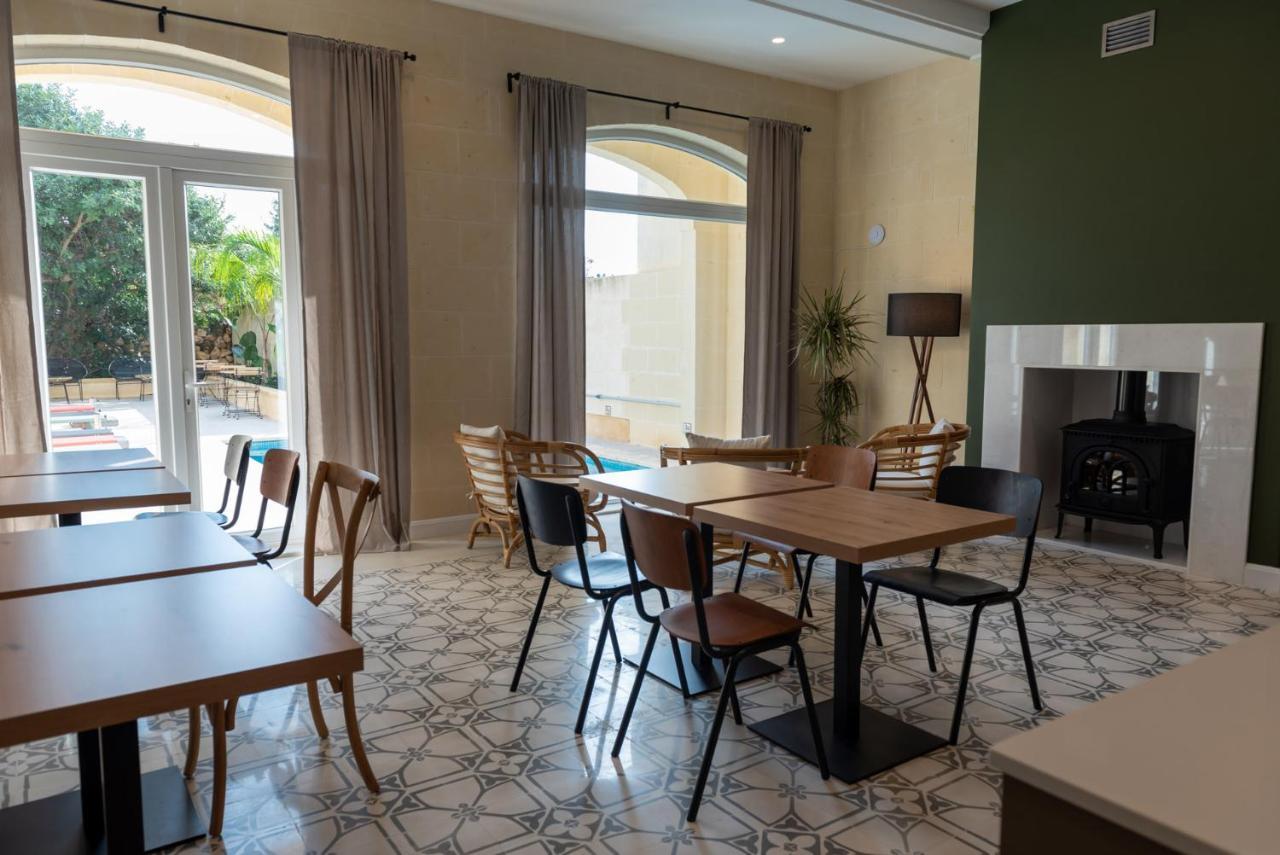 The Carob Tree Bed & Breakfast Victoria Luaran gambar