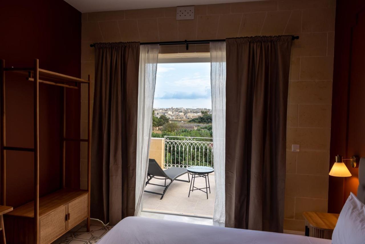 The Carob Tree Bed & Breakfast Victoria Luaran gambar