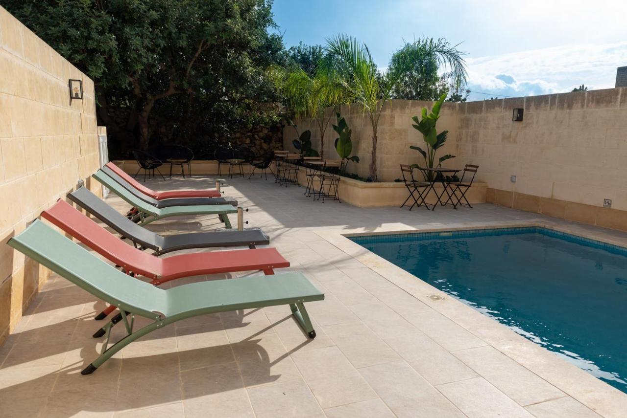 The Carob Tree Bed & Breakfast Victoria Luaran gambar