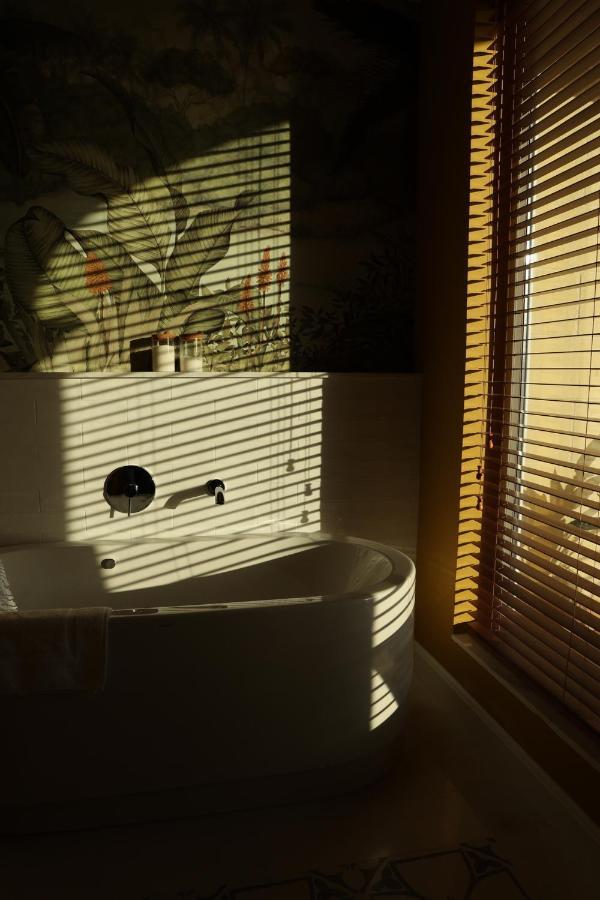 The Carob Tree Bed & Breakfast Victoria Luaran gambar