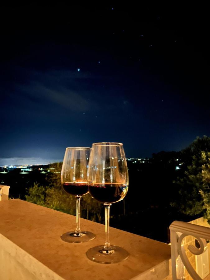 The Carob Tree Bed & Breakfast Victoria Luaran gambar
