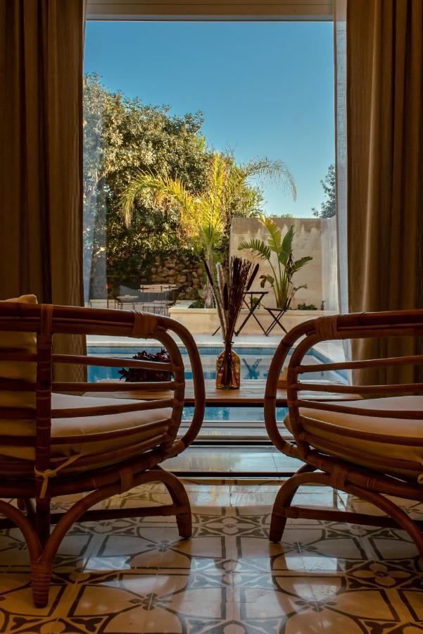 The Carob Tree Bed & Breakfast Victoria Luaran gambar