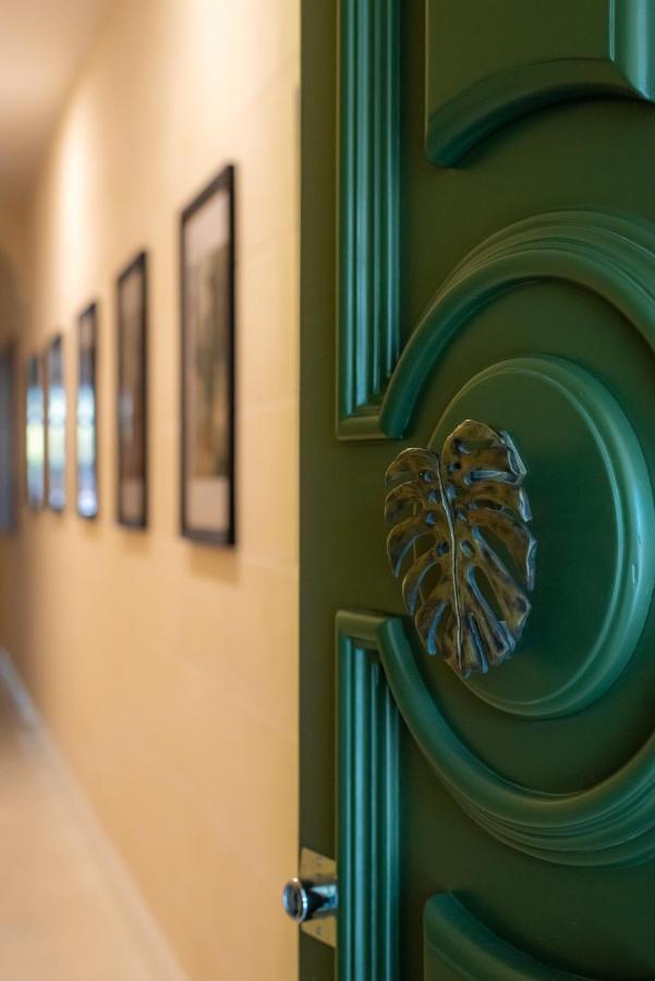 The Carob Tree Bed & Breakfast Victoria Luaran gambar